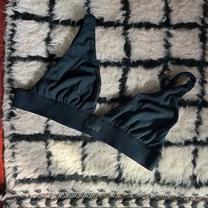 SKIMS Soft Lounge Plunge Bralette Cypress sz M